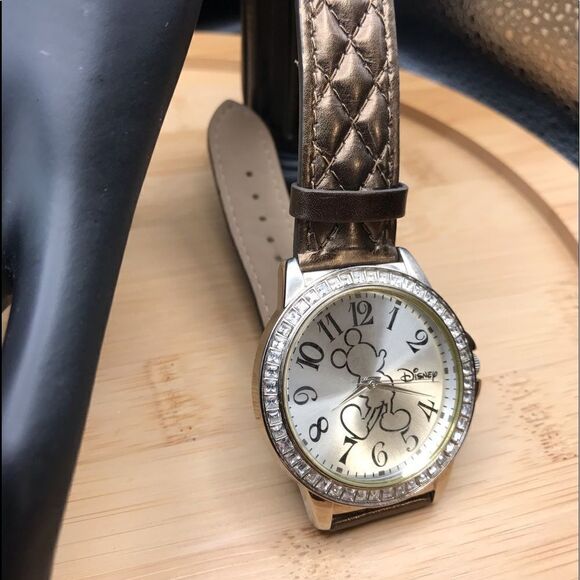 Ladies authentic Disney watch w/silhouette of Mickey on dial face/leather band - Picture 3 of 6